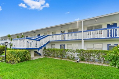 Beautiful 2nd floor 2 bed/1.5 baths lakefront condo with - photo 3
