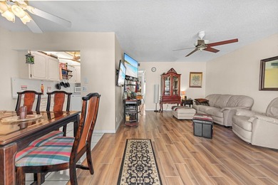 Beautiful 2nd floor 2 bed/1.5 baths lakefront condo with - photo 4