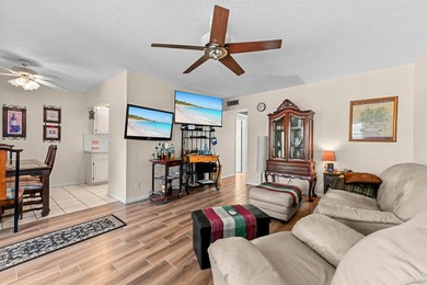 Beautiful 2nd floor 2 bed/1.5 baths lakefront condo with - photo 6