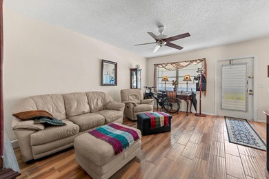 Beautiful 2nd floor 2 bed/1.5 baths lakefront condo with - photo 8
