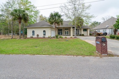 Great price, great location! This lovely 4 bedroom, 3 bath home - photo 2