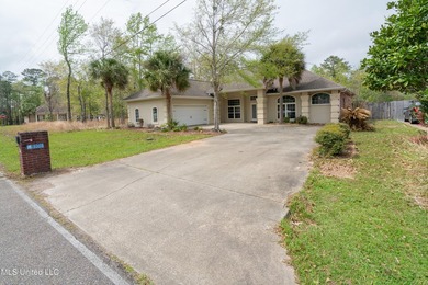 Great price, great location! This lovely 4 bedroom, 3 bath home - photo 3