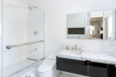 ICONIC LUXURY PENTHOUSE / OASIS IN THE SKY - Sought after 3 - photo 8