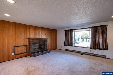 ** 2 HOMES ** DUAL LIVING in Sweet Home on .33 acre! This 1564