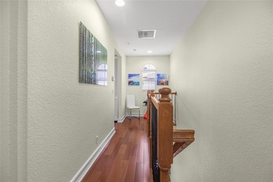 WOW, WALK TO THE BEACH IN 3 MINUTES! HERE IS THE STYLISH 3