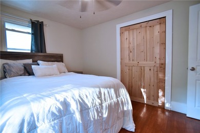 Discover The Charm and Comfort of this Inviting 3 Bedroom 1.5 - photo 15