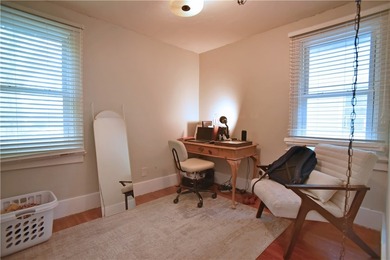 Discover The Charm and Comfort of this Inviting 3 Bedroom 1.5 - photo 16