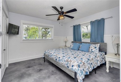 Charming Waterfront Retreat in Yankeetown, FL Welcome to your - photo 17