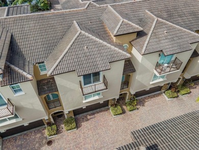 WOW, WALK TO THE BEACH IN 3 MINUTES! HERE IS THE STYLISH 3