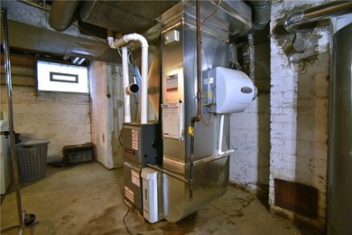 Discover The Charm and Comfort of this Inviting 3 Bedroom 1.5 - photo 21