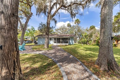 Charming Waterfront Retreat in Yankeetown, FL Welcome to your - photo 34