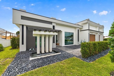 A contemporary, elegantly designed 4,715 sq ft, 4 BR, 5.5 BA - photo 3