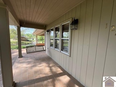 Charming 4-bedroom home! Corner lot, very spacious, large - photo 4