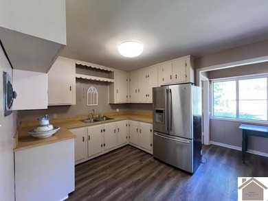 Charming 4-bedroom home! Corner lot, very spacious, large - photo 9
