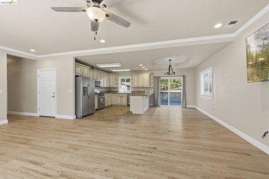Welcome to 20686 Crest Pine Easement. Well- maintained, fully - photo 6