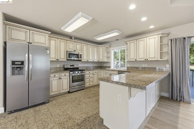 Welcome to 20686 Crest Pine Easement. Well- maintained, fully - photo 9