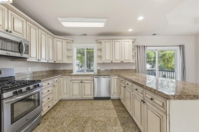 Welcome to 20686 Crest Pine Easement. Well- maintained, fully - photo 10