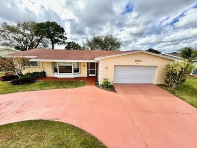 Beautiful lakefront home in the heart of Pasadena Lakes - photo 2