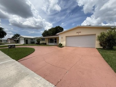 Beautiful lakefront home in the heart of Pasadena Lakes - photo 3