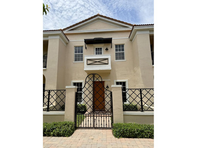 Beautifully maintained 3-bedroom plus loft townhome in Central - photo 1