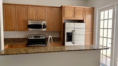 Beautifully maintained 3-bedroom plus loft townhome in Central - photo 9