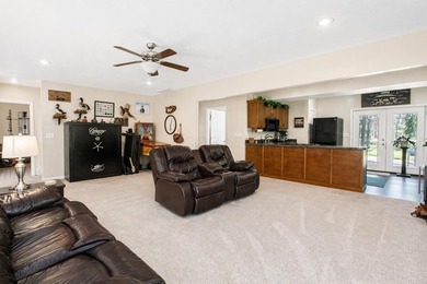 Welcome to your dream home in desirable Apple Valley Lake! This - photo 44