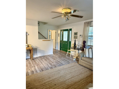 Looking for a lake getaway? This charming 3-bedroom, 1.5-bath - photo 4