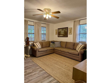 Looking for a lake getaway? This charming 3-bedroom, 1.5-bath - photo 5