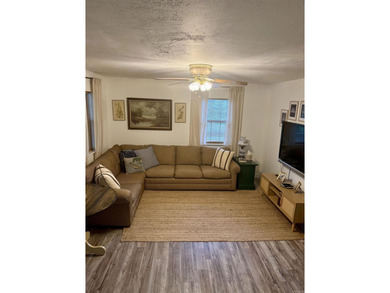 Looking for a lake getaway? This charming 3-bedroom, 1.5-bath - photo 6