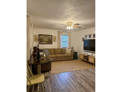 Looking for a lake getaway? This charming 3-bedroom, 1.5-bath - photo 7