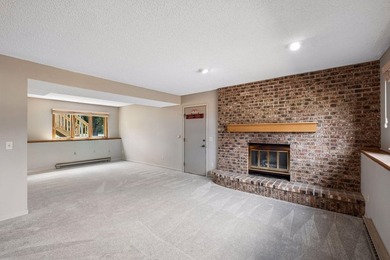 5 beds. 3 baths. 3-car garage. Corner lot with a circular - photo 22