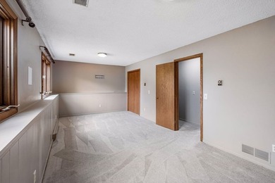 5 beds. 3 baths. 3-car garage. Corner lot with a circular - photo 24