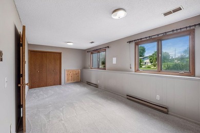 5 beds. 3 baths. 3-car garage. Corner lot with a circular - photo 25