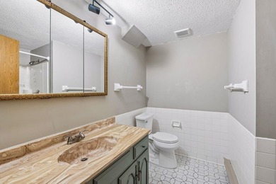 5 beds. 3 baths. 3-car garage. Corner lot with a circular - photo 27