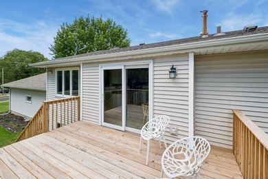5 beds. 3 baths. 3-car garage. Corner lot with a circular - photo 28
