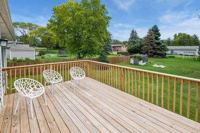 5 beds. 3 baths. 3-car garage. Corner lot with a circular - photo 29