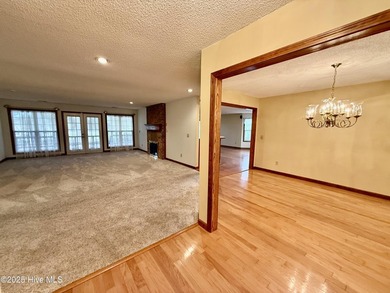 This attractive home in Edenton's Oak Hill neighborhood offers a - photo 3