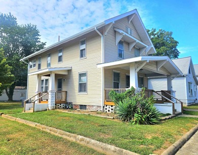 Great duplex investment opportunity on the Westside. Upstairs - photo 3
