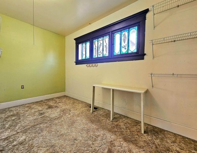 Great duplex investment opportunity on the Westside. Upstairs - photo 8