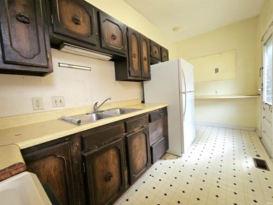Great duplex investment opportunity on the Westside. Upstairs - photo 9