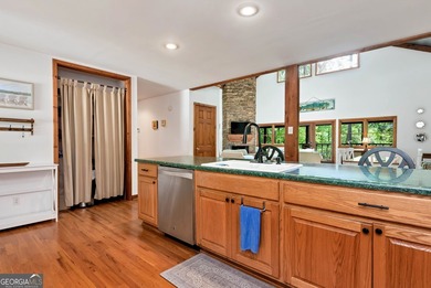 Your Lake Hartwell getaway starts here, featuring a private - photo 6