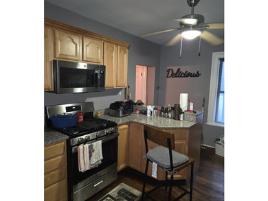 Updated Colonial with In-Law Apartment. Beautifully renovated - photo 4