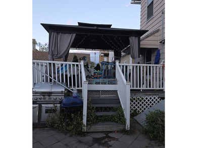 Updated Colonial with In-Law Apartment. Beautifully renovated - photo 6