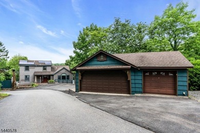 Custom lakefront chalet offering deep-water frontage, an - photo 4