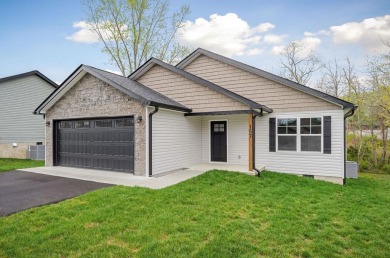 Lake Home For Sale in Crossville, Tennessee
