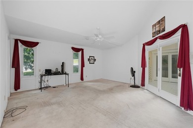 One level living on the Island in Holiday Island at it's best - photo 16