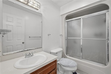 One level living on the Island in Holiday Island at it's best - photo 20