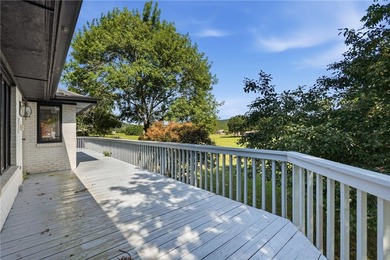 One level living on the Island in Holiday Island at it's best - photo 25