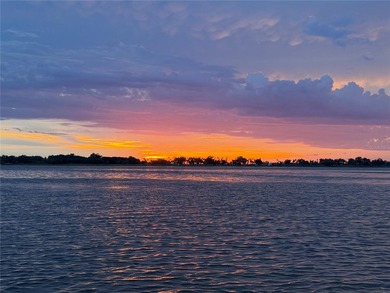 Stunning Golf Course and Lake Views in the Exclusive Deer Island - photo 50