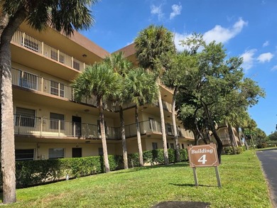 (private lake, pond, creek) Condo For Sale in Lauderdale Lakes Florida